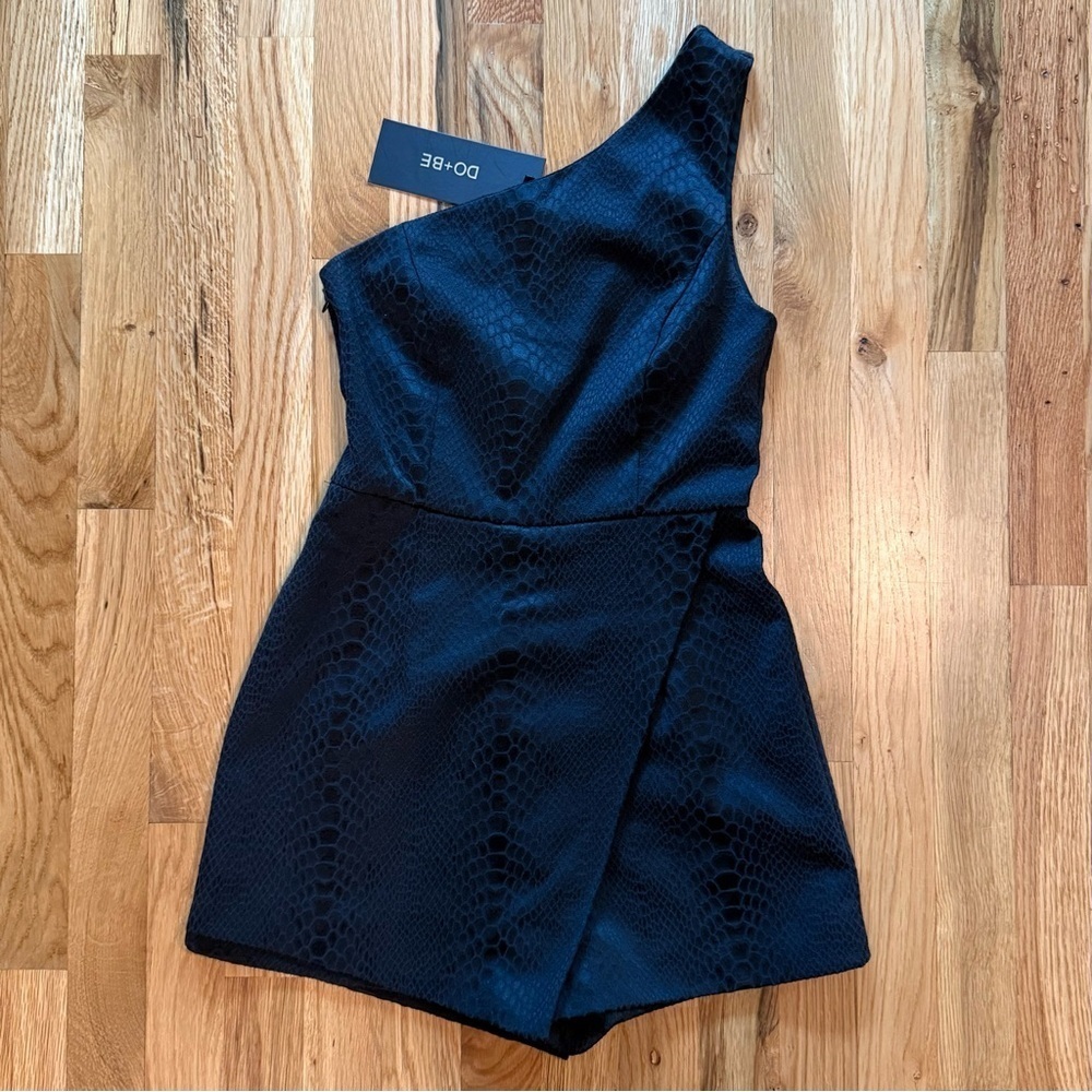 NWT New DO+BE Bottle Service Black Snake Skin One-Shoulder Skort Romper Sz S